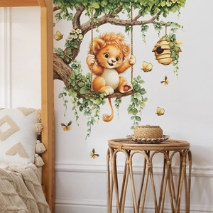 Adesivo murale leone su altalena per cameretta bambini con foresta e fiori stile disegnato
