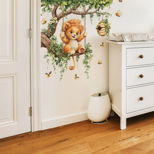 Adesivo murale leone su altalena con rami per decorazione cameretta bambini e asilo nido