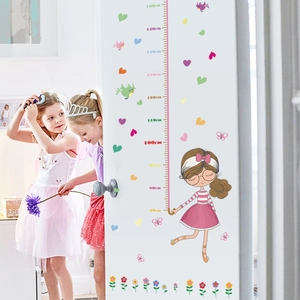 Wandtattoo Messlatte für Kinderzimmer mit Comic Mädchen Herzen und kleinen Vögeln