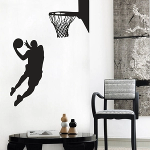 Détail de l'autocollant mural en PVC noir mat représentant un basketteur au dunk