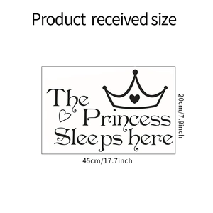 Détail du sticker mural Princess Sleeps Here avec motif couronne et dimensions affichées