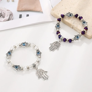 Bracelet perles Main de Fatma et Œil du Mal avec perles en verre facettées violettes