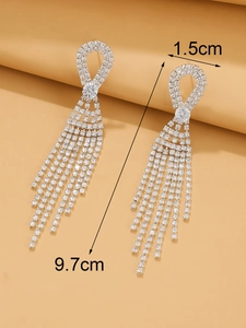 Macro de pendientes de borla de diamantes plateados, dimensiones 9,7 cm largo y 1,5 cm ancho