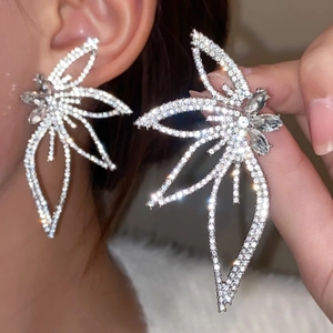 Pendientes de flores grandes brillantes con pavé de cristales para ropa de fiesta mujer