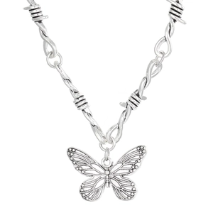 Collar con colgante de mariposa gótica vintage con cadena de alambre de espino plateada