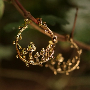 Retro golden mushroom hoop earrings with branch texture in forest bohemian style