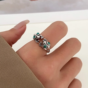 Retro frog open ring in antique silver finish with green crystal eyes on finger