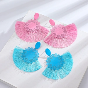 Pendientes bohemios de flores grandes con borlas en rosa y azul para estilo vintage de verano