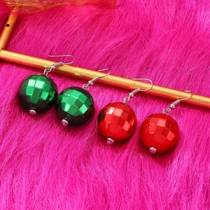 Parure de boucles d'oreilles boules disco rouge et vert avec finition facettée réfléchissante
