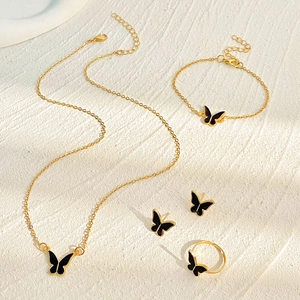 Conjunto de joyas de 4 piezas con collar de mariposa de esmalte negro, pendientes y anillo