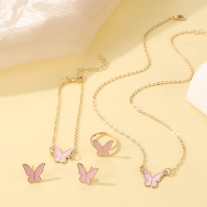 Conjunto de joyas de mariposa rosa con collar, pulsera, pendientes y anillo dorado