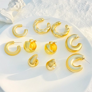 Vintage hollow gold-plated hoop earrings set in various trendy minimalist metal designs