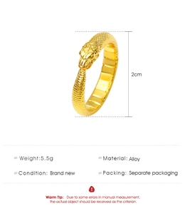 Macro detail of a gold snake ring showing alloy material, scale texture, and 2cm size specs