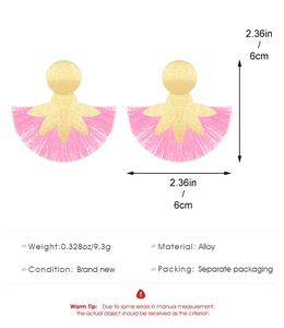 Tabella delle taglie per orecchini rosa a nappa con dimensioni di 6 cm