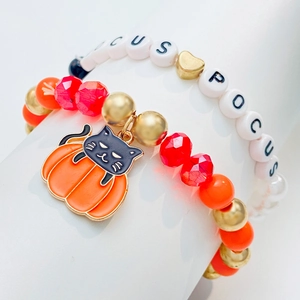 Set pulseras Halloween con dijes calabaza gato y cuentas de letras Hocus Pocus