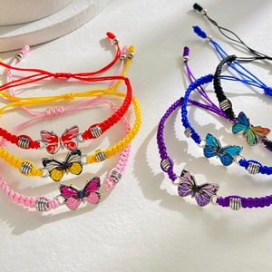 Verstellbare gewebte Schmetterling-Armbänder im Set mit bunten Schmetterlingsanhängern