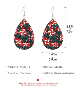 Detailed size specifications of wooden teardrop earrings with Christmas candy cane pattern