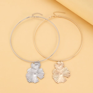 Chic geometric metal flower choker necklace set in polished gold and silver finish