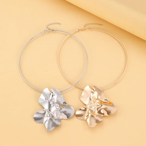 Modern geometric wrinkled flower pendant choker set in gold and silver metallic finish