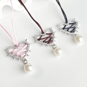 Dornenherz Anhänger Halskette mit Bandschleife und Perle in Rosa Braun und Schwarz