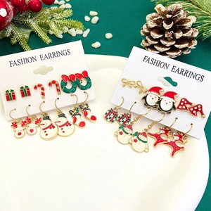 6er-Pack Weihnachts-Ohrring-Set mit Rentier-, Schneemann- und Urlaubsbaummotiven