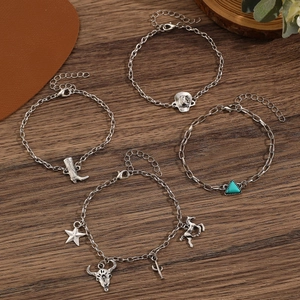 Silberne Western-Bettelarmbänder mit Cowboystiefeln, Hüten und Türkissteinen