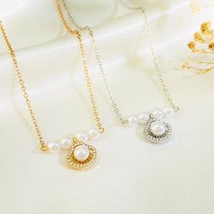 Elegant shell-shaped pendant necklace with freshwater pearl and crystals on silk