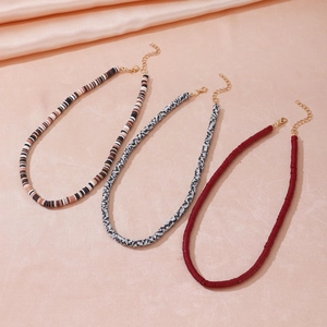 Boho-Halsketten-Set aus bunten Heishi-Perlen mit goldenem Verschluss im 3er-Pack
