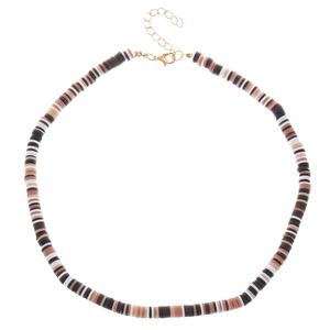 Boho-Halskette mit bunten Heishi-Perlen aus Ton und goldenem Karabinerverschluss
