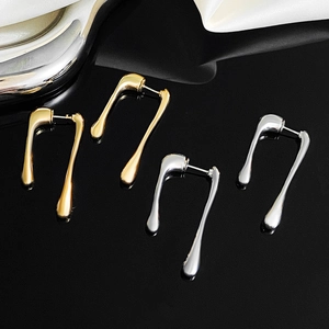 Minimalistische goldene und silberne U-förmige Tropfenohrringe mit polierter Oberfläche