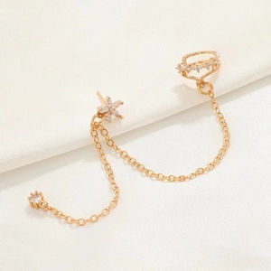 Eleganter Gold-Blumenohrstecker mit Quastenkette und Ear Cuff Set mit funkelnden Zirkonia