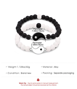 Vista detallada de las pulseras de cuentas Yin Yang de 18cm para parejas con dijes de aleación