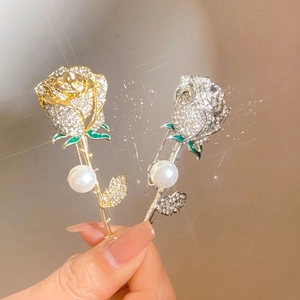 Elegant rose brooch with pavé crystals and pearl accent in gold and silver finish