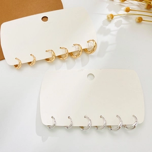 Set di orecchini a cerchio minimalisti in oro e argento con design circolari in lega lucida