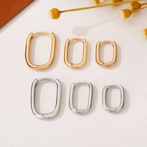 Orecchini a cerchio rettangolari in tre dimensioni con finiture in oro e argento