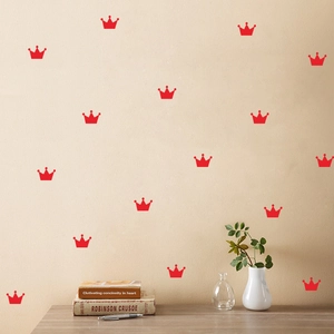 Stickers muraux couronne rouge pour chambre d'enfant avec 15 mini couronnes de style nordique