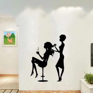 Adesivo murale in PVC per parrucchiere con silhouette di donne in un moderno salone di bellezza
