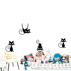 Set di adesivi murali gatto nero carino con quattro sagome di gattini per decorazioni