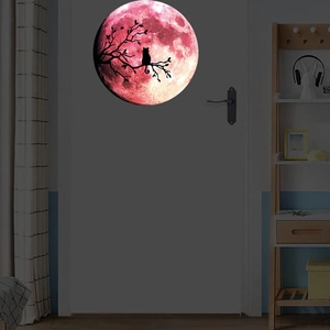 Sticker mural lumineux avec lune rose et silhouette de chat sur une branche