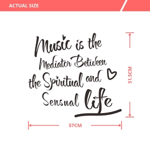 Détail macro du sticker mural Music is the Mediator mesurant 57x51,5 cm