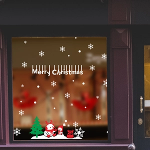Weihnachts-Wandtattoo mit Schneemann und Baum auf Fenster für festliche Dekoration