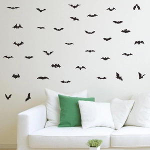 Detailansicht schwarzer 3D-Fledermaus-Wandaufkleber in verschiedenen Posen an weißer Wand