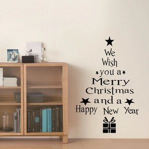 Schwarzer Weihnachtsbaum Wandaufkleber mit Weihnachtsgrüßen und Geschenken an einer Wohnzimmerwand