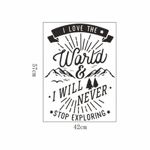 Dettaglio dell adesivo murale Never Stop Exploring con montagne e sole, dim. 42x57 cm