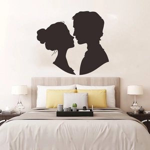 Adesivo murale romantico con silhouette di coppia per decorazione camera da letto