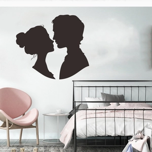 Adesivo murale nero moderno con silhouette di coppia romantica che si bacia in camera da letto