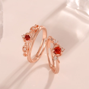 Retro Roségold Kronenring mit rotem Herz-Zirkon und schimmernden Kristallen für Damen