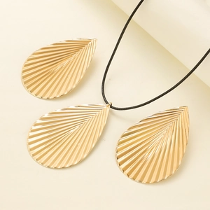 Golden leaf jewelry set with embossed texture necklace and earrings for women