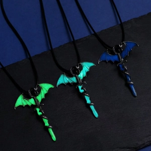 Drachenschwert Leuchthalskette Set in Neongrün und Blau mit schwarzer Kordel für Herren