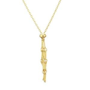 Verstellbare goldene Halskette mit geometrischem Quastenanhänger auf weißem Grund